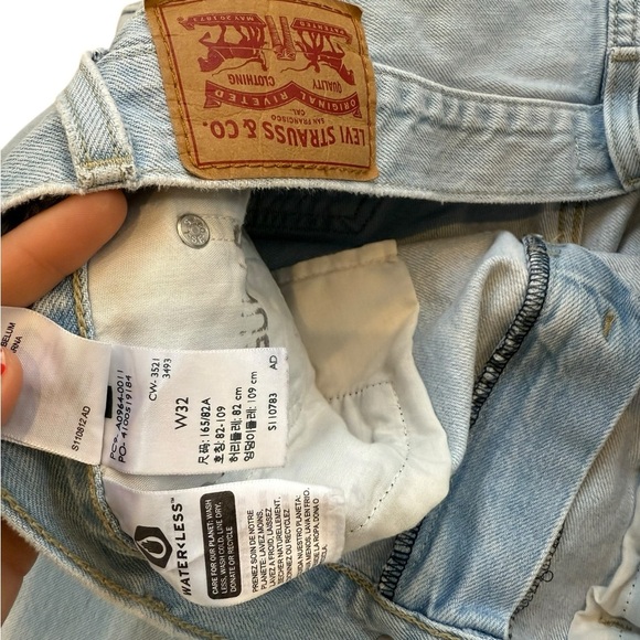 Levi’s Low Pro Straight Jeans W32 Light Wash Distressed Knees 31 inch inseam - Picture 2 of 4